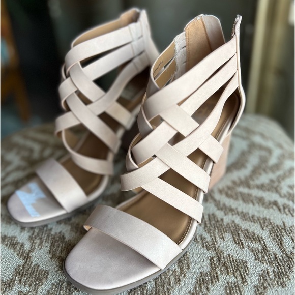 Nude strappy booties sandals - Picture 9 of 13